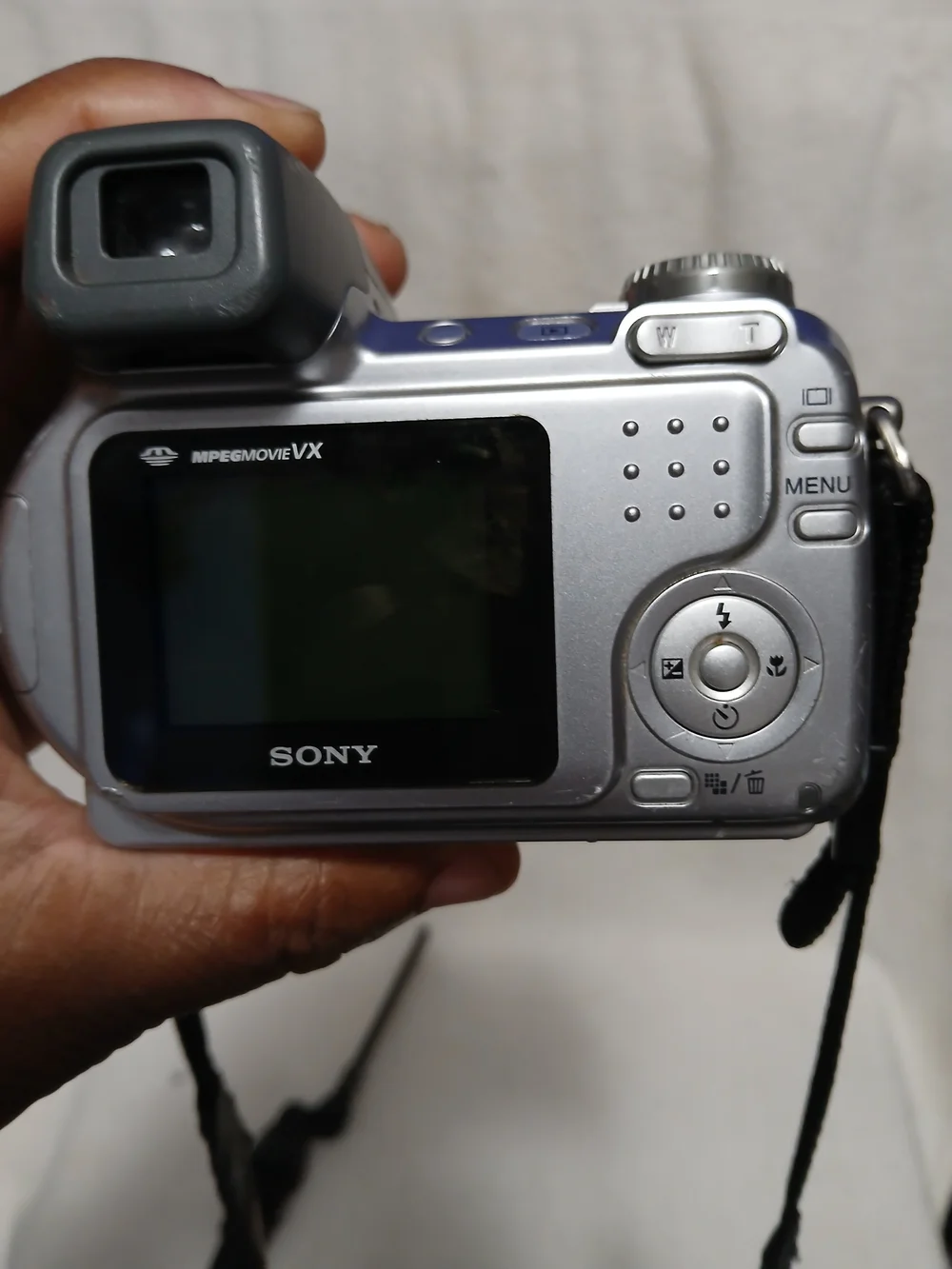 Sony Silver 6.0MP DSLR-Style Camera with Carl Zeiss Lens/RadioShack Tri-pod